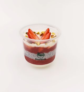 Strawberry chia pudding with pistachio and yogurt