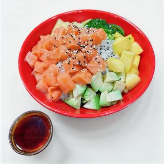 56. Poke De Salmón