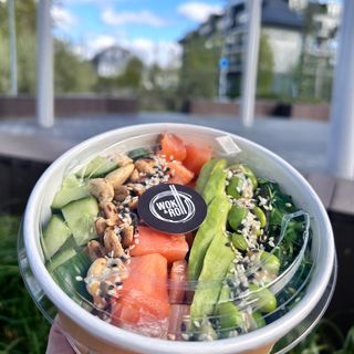Pokebowl z łososiem