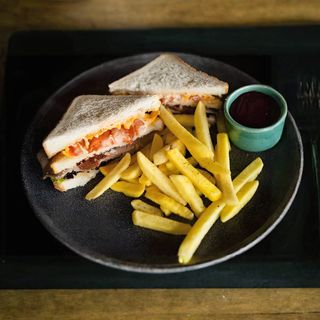 Сендвіч з ростбіфом (240/150/50г)