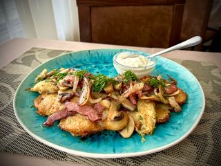 Деруни домашні з беконом та грибами (330г)