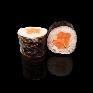 Макі з копченим лососем (100г)