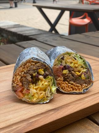 Малко бурито със свинско (350г)