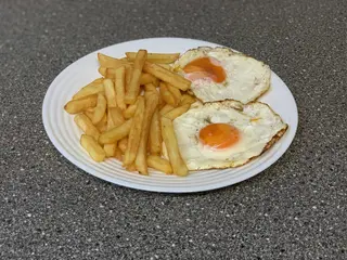 Cartofi prăjiți cu ouă 