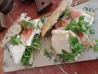 Focaccia con pesto 
