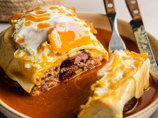 Francesinha Especial à Casa