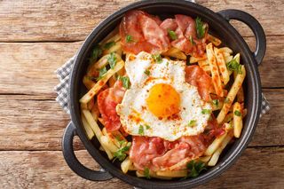 Ración De Huevos Rotos Y Jamón Ibérico