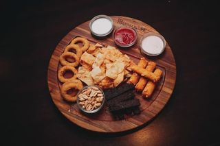 Ассорти из горячих закусок на компанию