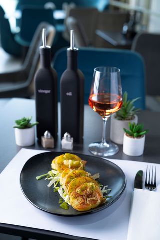 Cartofi copți pe plită