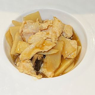 072. Pollo con funghi e bambù