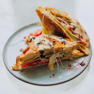 ქლაბსენდვიჩი ლორით