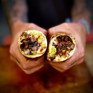 Burrito de cerdo adobado