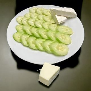 Краставици със сирене 350гр.