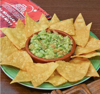 Nachos Con Guacamole