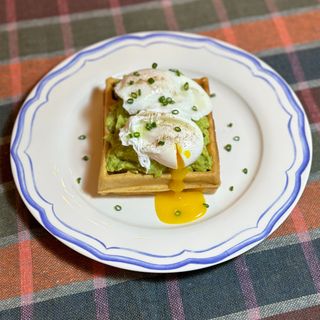 ვაფლი პაშოტით და ავოკადოს პასტით