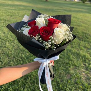 Bouquet De 9 Roses Rouges Et Blanches