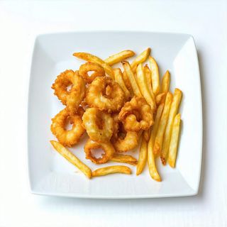 Calamares Con Papas Fritas Y Ensalada