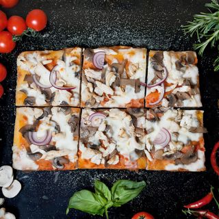 Pizza cu pui si ciuperci 30x20cm