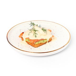 Пашот с семгой и авокадо на булочке бриошь ( 320 г)