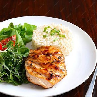 Frango Grelhado c/Arroz, Batata frita  e Salada 