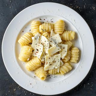 GNOCCHI AL TALEGGIO NEL CESTINO DI GRANA
