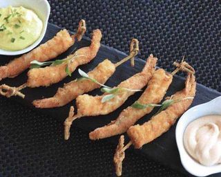 Gambas Panadas c/ Molho Cocktail e Maionese Alho