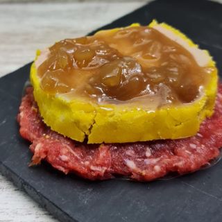 Foie de pato con cebolla caramelizada