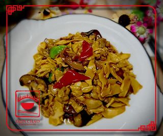 D5 მოთუშლი ქათმის ხორცი ჩინურ შაბ და თეთრ სოკოსთან ერთად