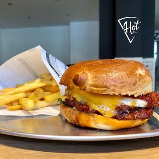 Menú. Mallorquina burger + patatas + bebida