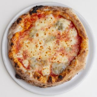 Pizza quattro formaggi  