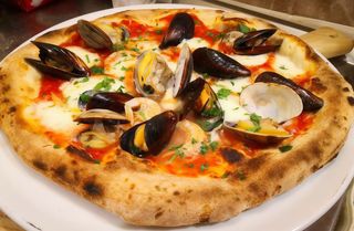 13. Pizza Frutti Di Mare (33 Cm.)