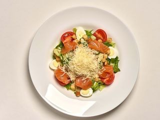 Цезар з слабосоленою форелью (300g)