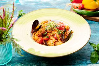 Tagliatelle cu fructe de mare