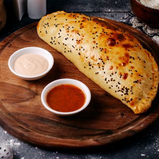 Pizza Calzone Charcutrie