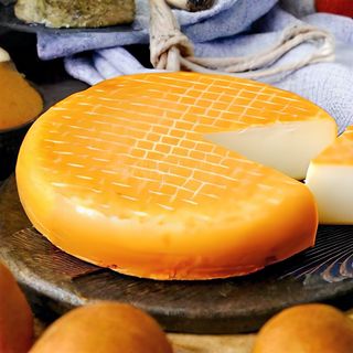 შებოლილი სულგუნი