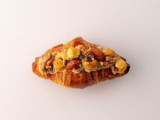 Горіховий круасан (140g)