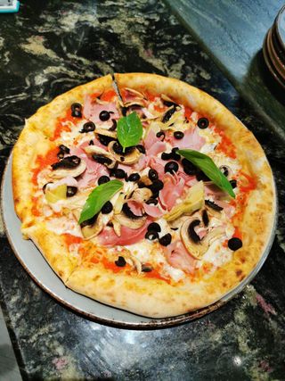 Пица Капричоза