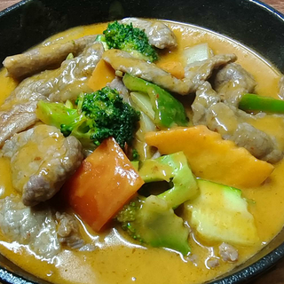 167-Ternera con Thai curry amarillo y leche de coco