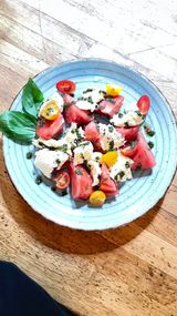 Салата Капрезе  с авокадо (350г)