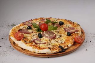 Velika Capricciosa i Velika Margherita + dve Cole