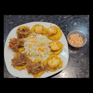 Ración De Tostones Mixtos