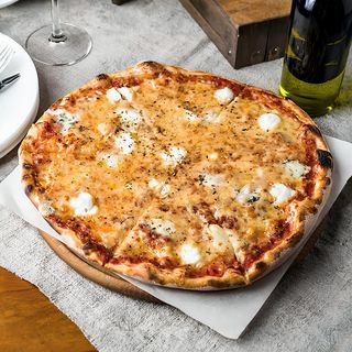 Піца Кватро Формаджи