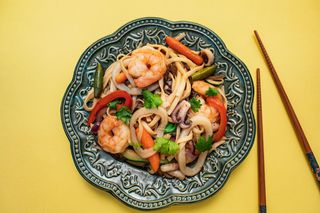 Udon z owocami morza