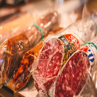 Tapa De Salchichón De Vic Riera (Ración)