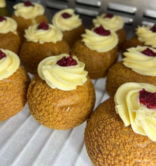 Choux mango & zmeură