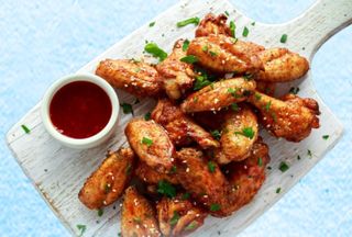 Zestaw skrzydełka z frytkami