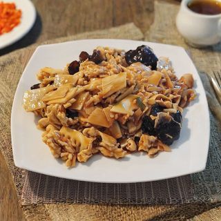 Pui cu bambus si ciuperci