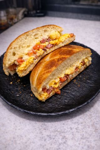 Slanina delux u domaćoj lepinji