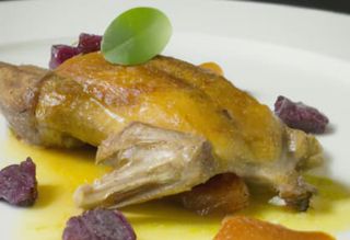 Confit De Pato Con Frutos Rojos