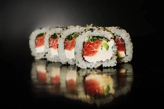 Рол Каліфорнія в кунжуті (272г)